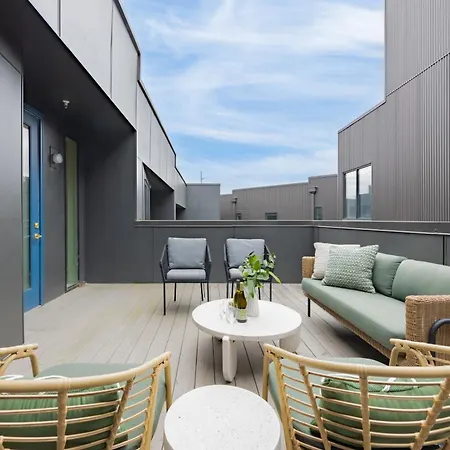 Sleeps 24 2 Units Near Dt Nashville Outrider By Avantstay